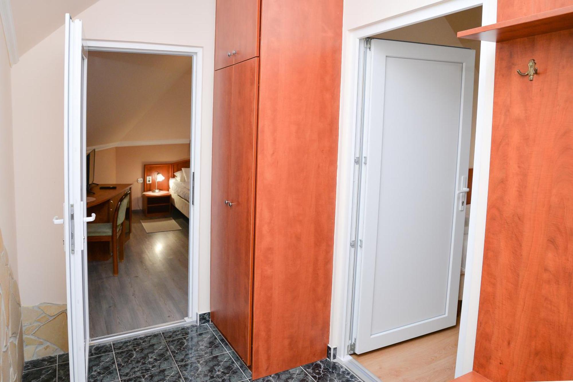 Major Panzió és Étterem Hajduszoboszlo Exterior foto