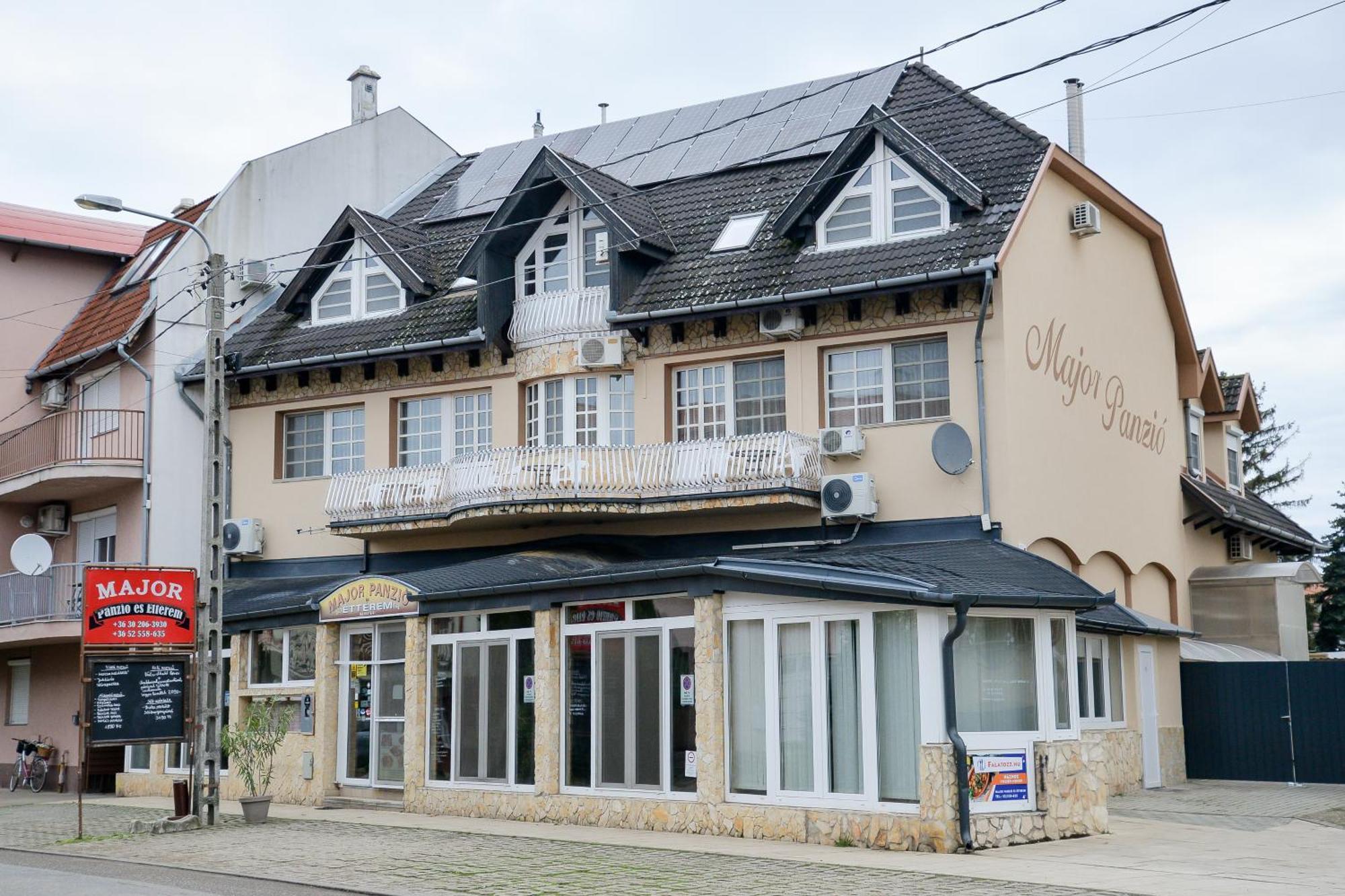 Major Panzió és Étterem Hajduszoboszlo Exterior foto