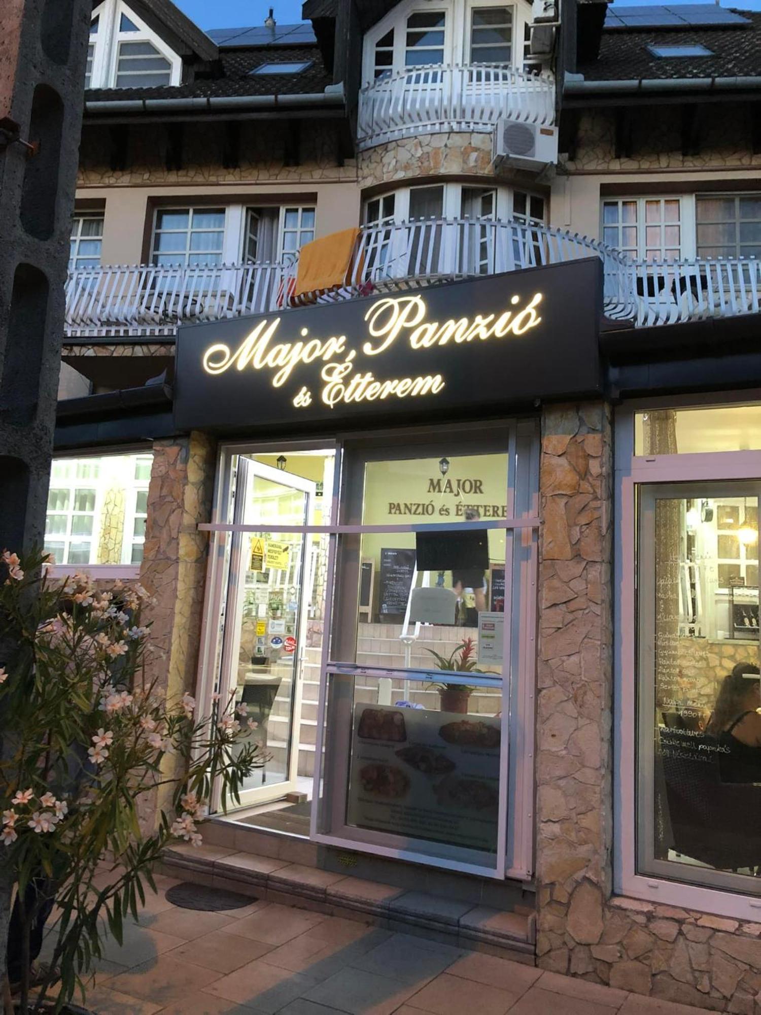 Major Panzió és Étterem Hajduszoboszlo Exterior foto