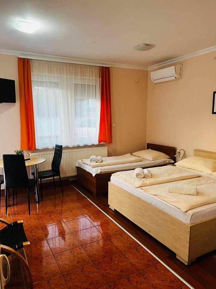 Major Panzió és Étterem Hajduszoboszlo Exterior foto